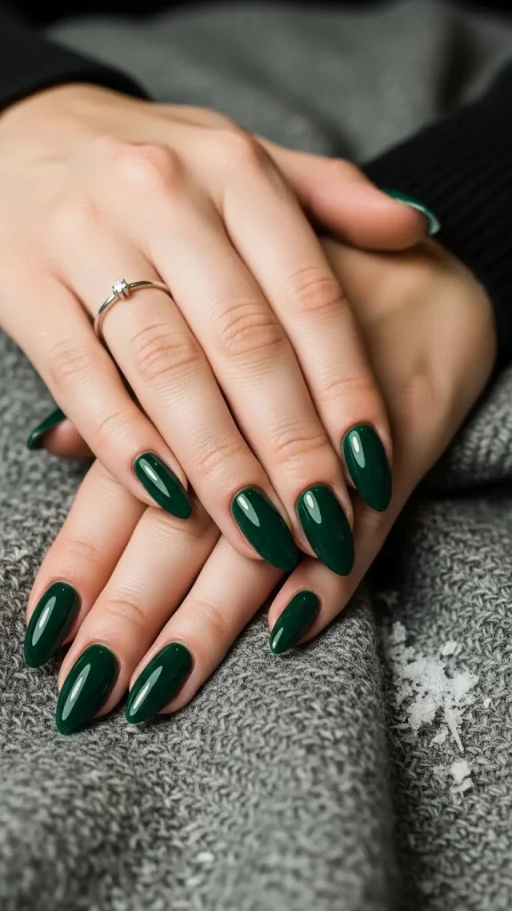 Deep Forest Green for a Chic Winter Mood