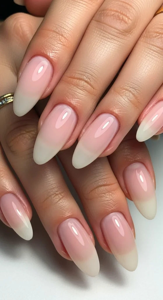 Soft Neutral Gloss with a Clean Shape